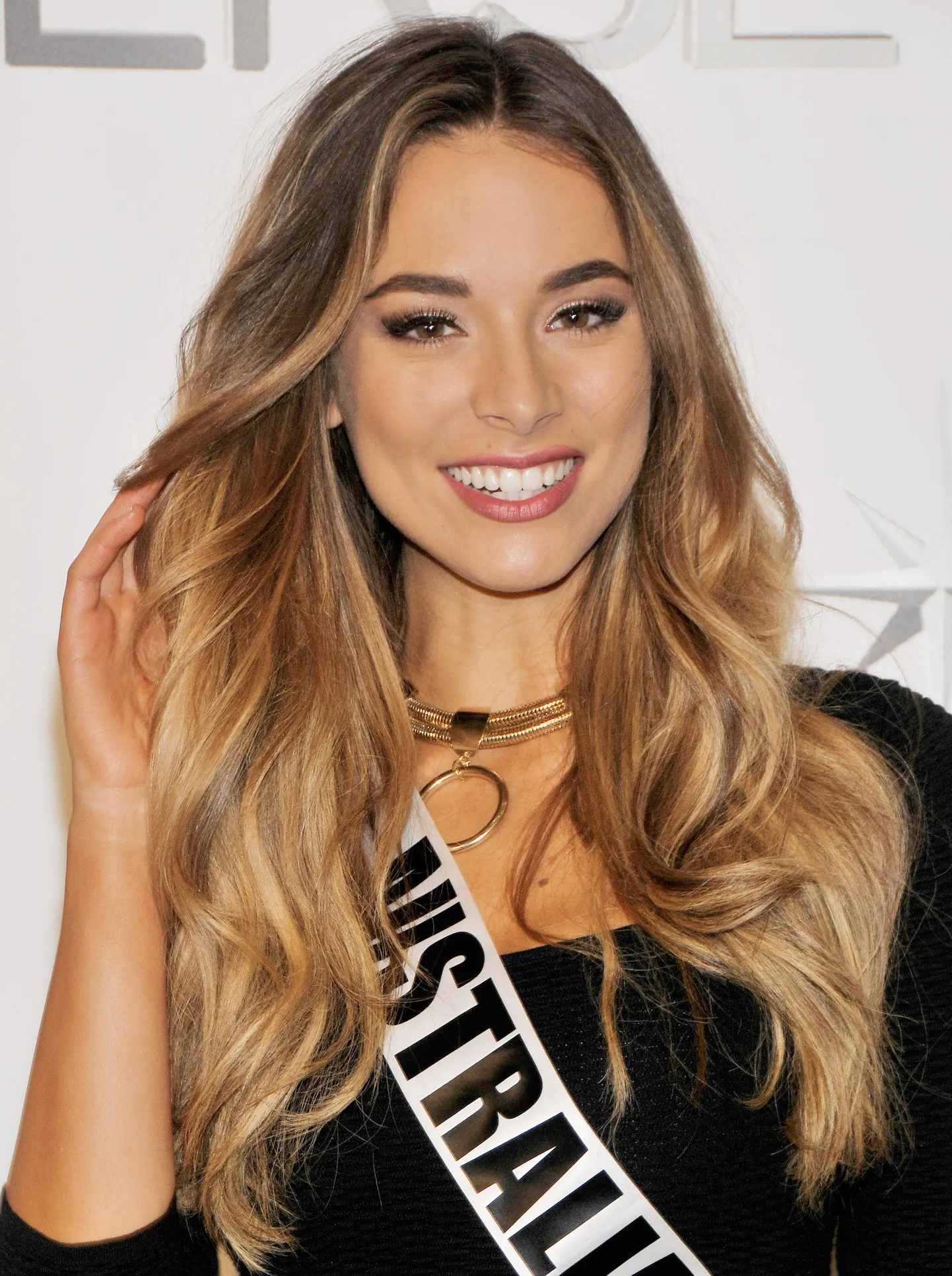 Miss Austraalia Monika Radulovic meigitult.