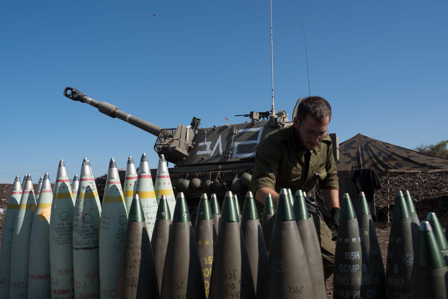 Iisraeli suurtükk Liibanoni piiri lähedal.
