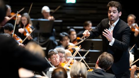 Neli inimest vahistati Iisraeli Filharmoonia Pariisi kontserdi segamise eest