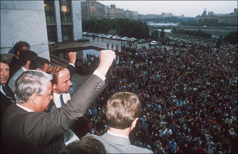 Nõukogude Liidu viimased hingetõmbed. Venemaa president Boriss Jeltsin kutsub rahvast üles putšistidele vastu hakkama. 19. august 1991. / Scanpix