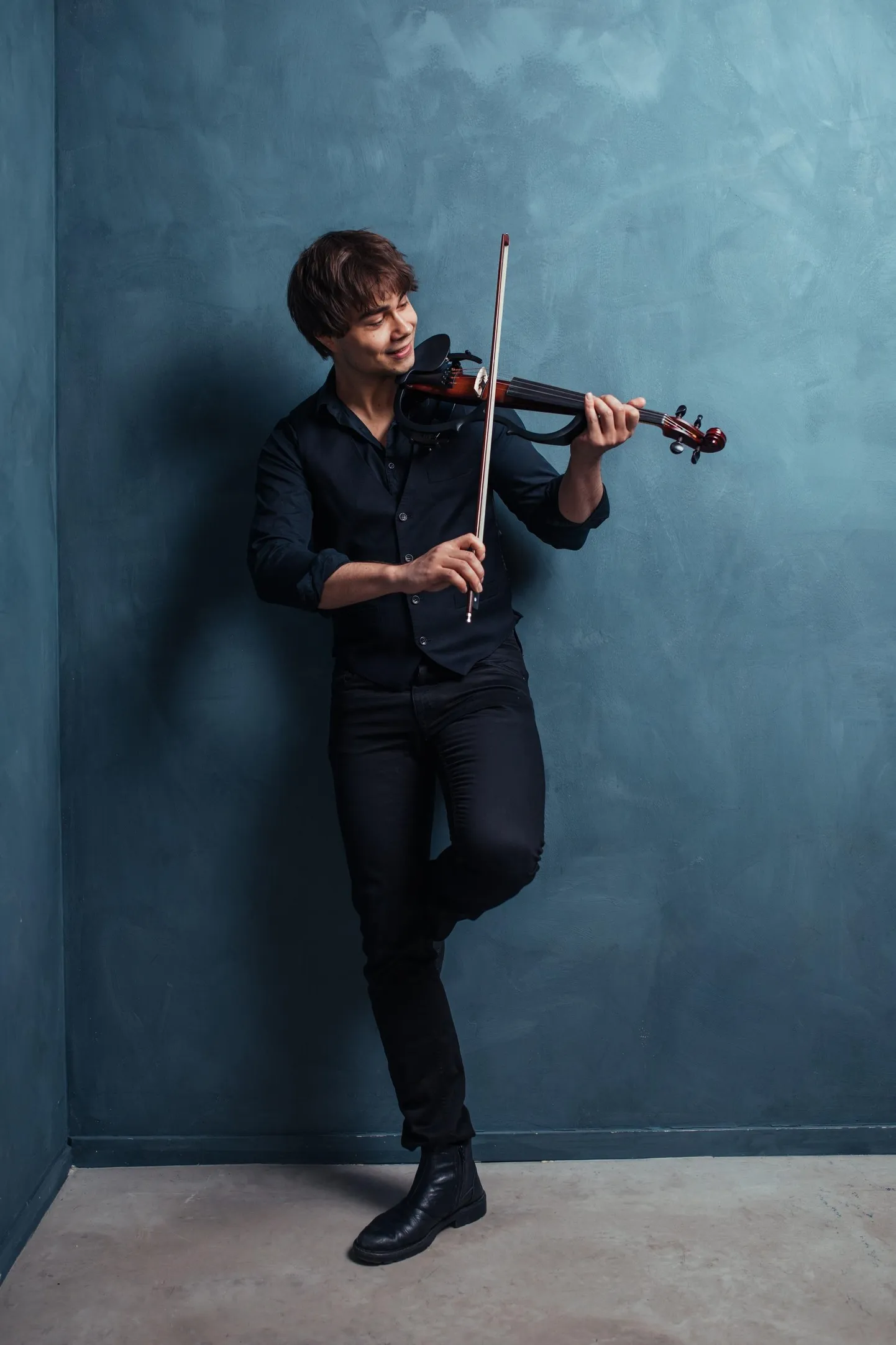 Valgevene-vene päritolu Norra laulja, viiuldaja ja pianist Alexander Rybak esineb homme Viru Folgil.