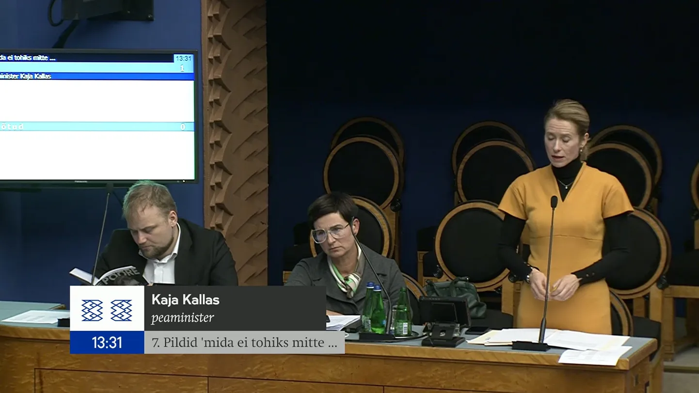 Minister loeb infotunnis raamatut.