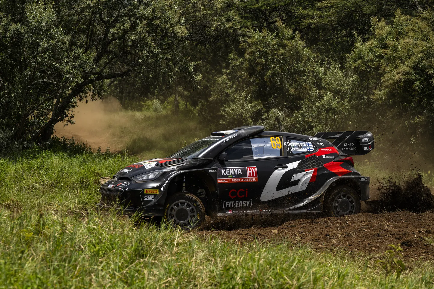 Kalle Rovanperä Toyota Yaris Rally1-autoga Keenia MM-rallil.