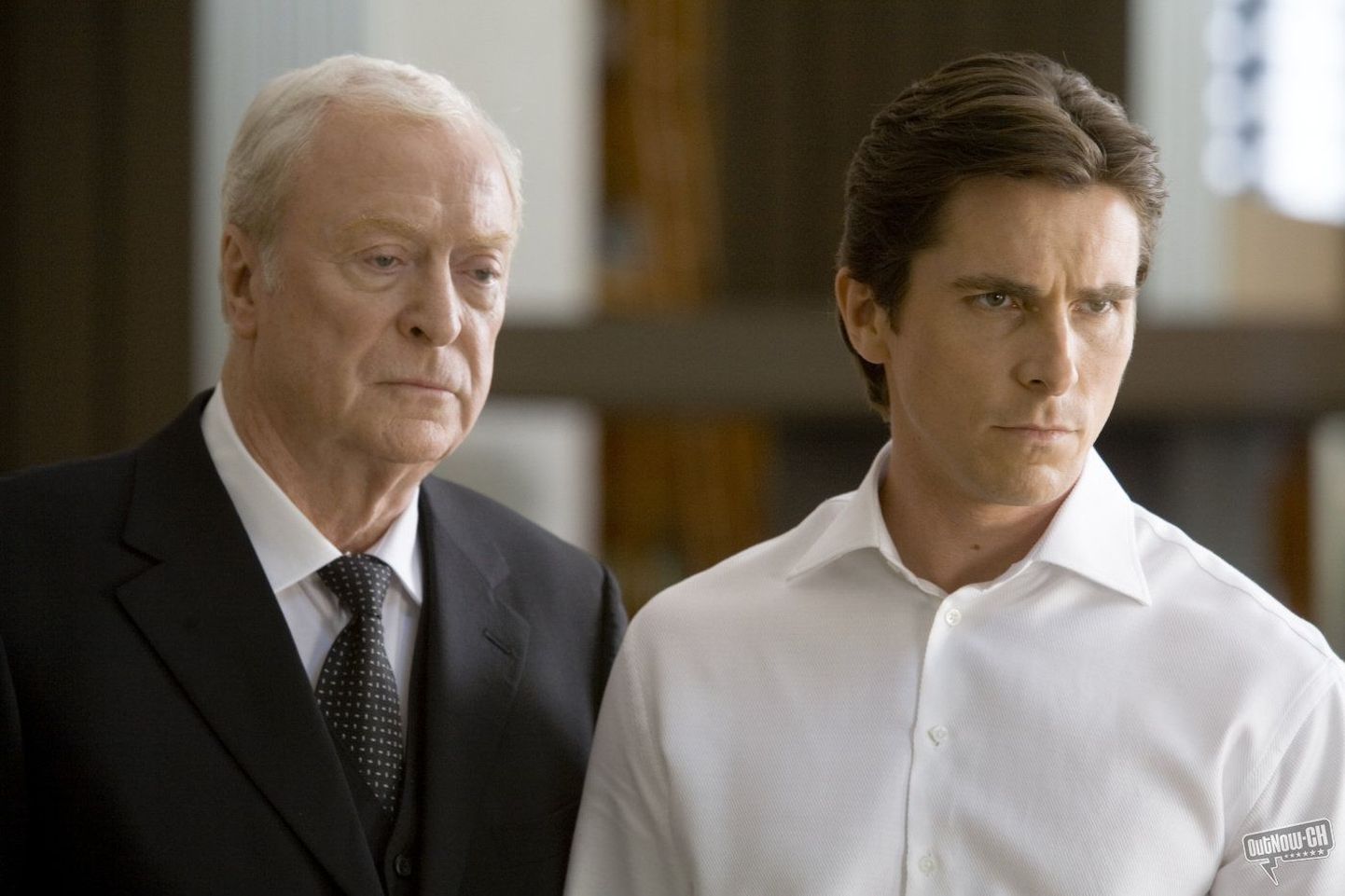 Michael Caine ja Christian Bale filmis «Pimeduse rüütel»