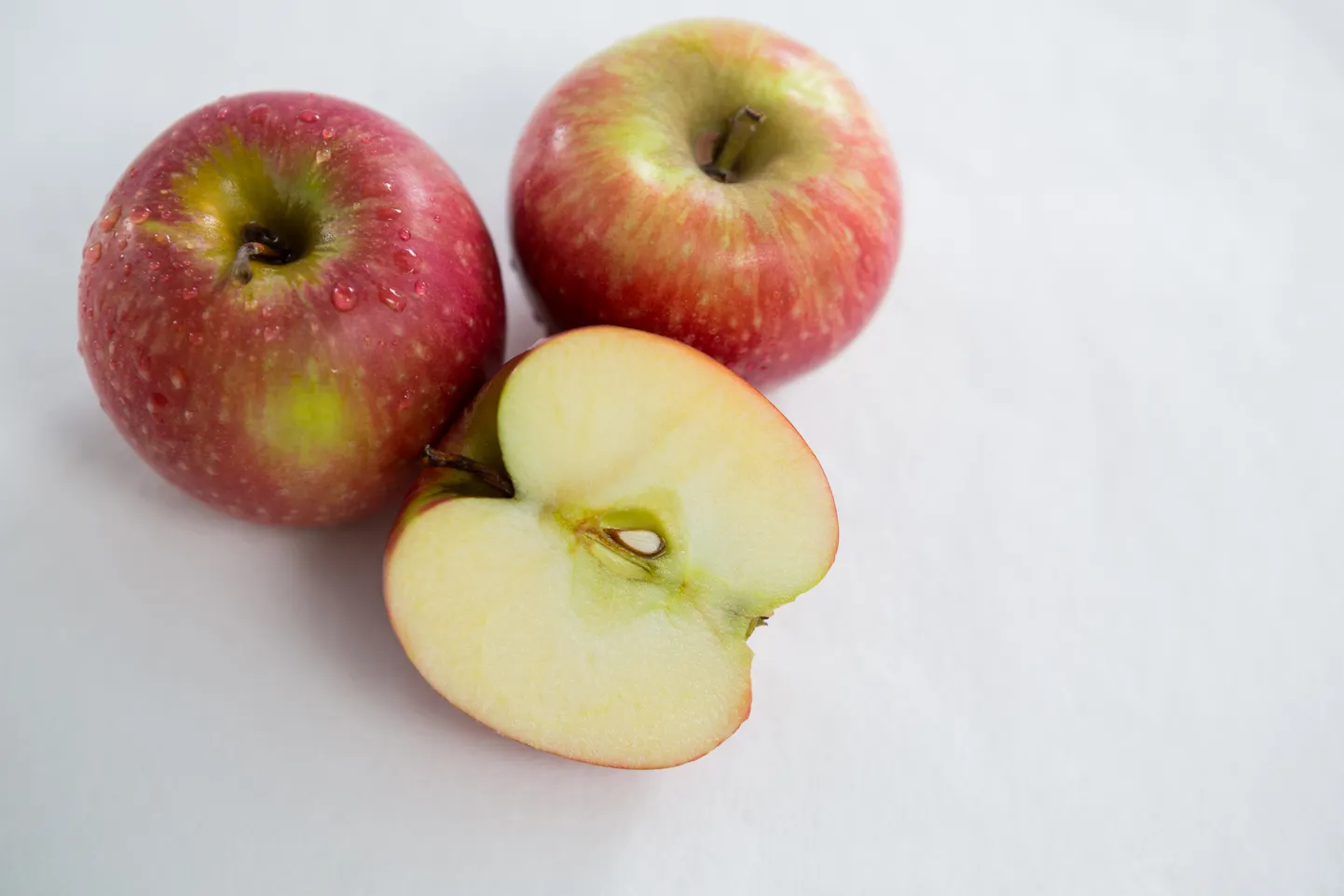 Bioaktiivsete ühendite sisaldus on üldjuhul suurem punasekoorelistes õuntes.