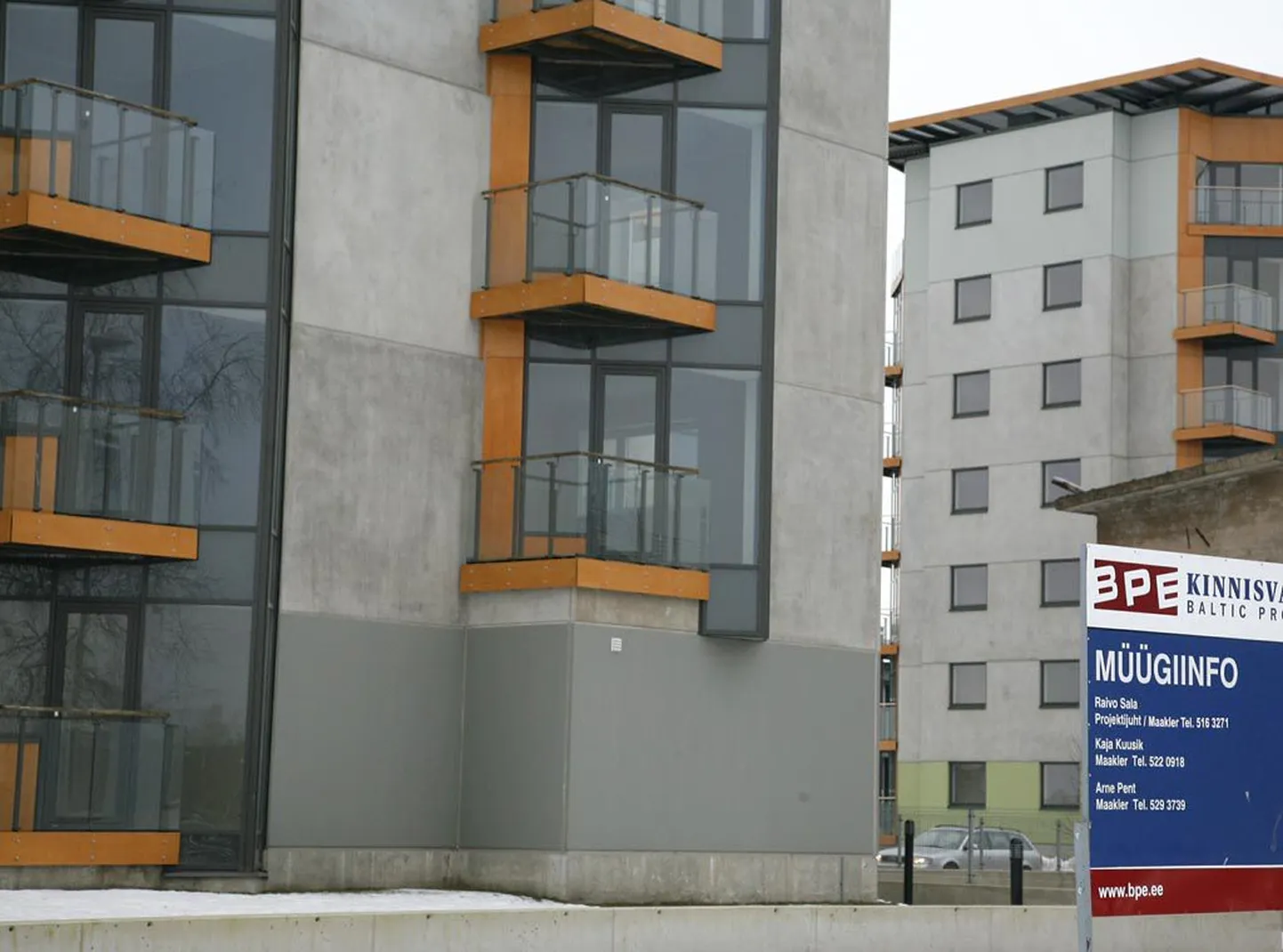 Kõige lahedamalt jagub tingimisruumi kinnisvaraturul. City24 andmetel oli Pärnu korterite keskmine pakkumishind detsembris pea 16 000 krooni ruutmeetri eest, samal ajal oli keskmine müügihind maa-ameti andmeil 12 000 krooni ruutmeetrilt.