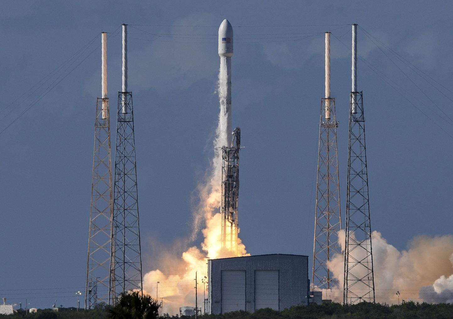 SpaceX raketi Falcon 9 katsetus tänavu mais.