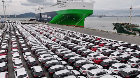 Hiina autotootjad on  muutnud Euroopa sadamad oma hiigelparklateks