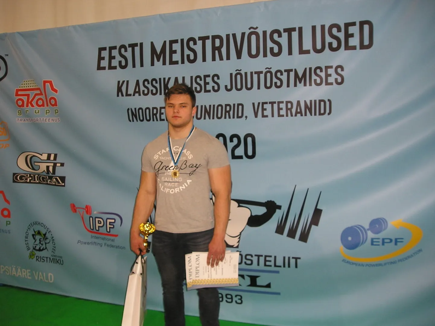 Kaarel Kolter poodiumil.