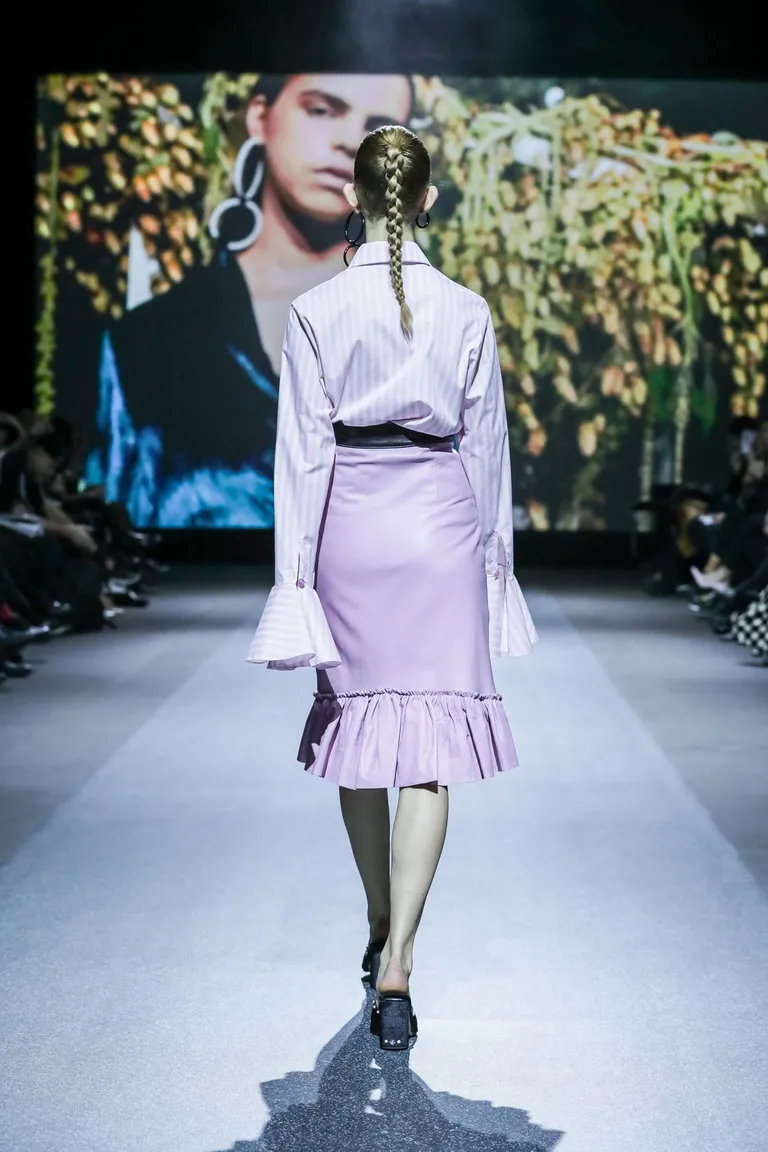 Maria Avdjuško tütar hiilgas Roberta Eineri moe-showl modellina