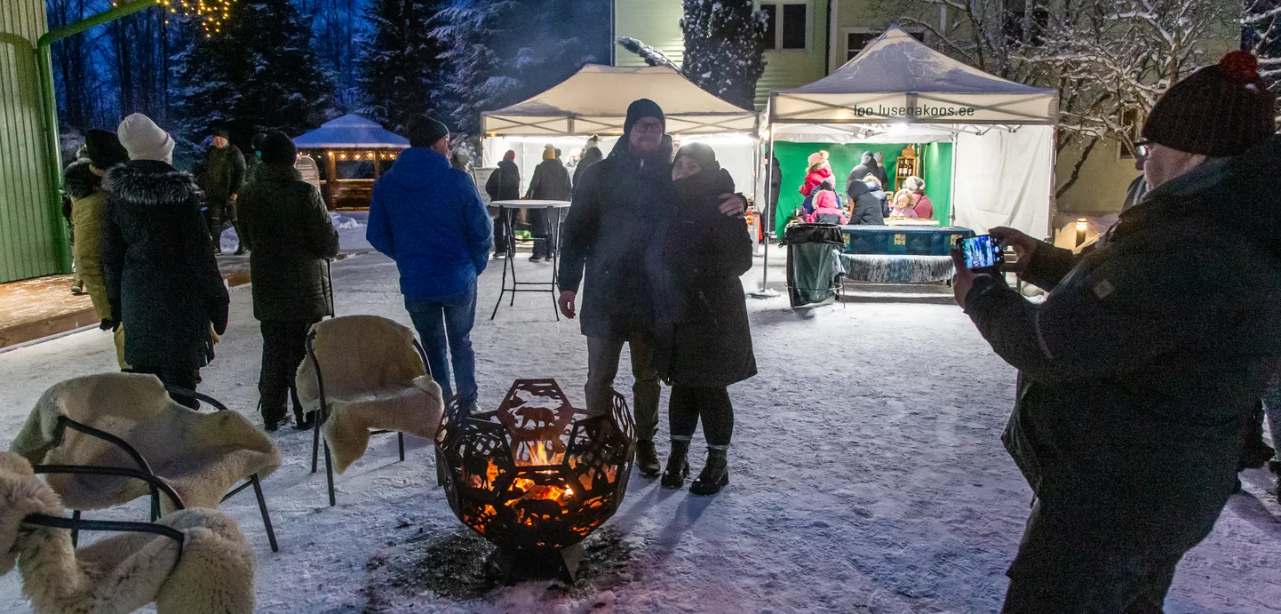 Margus ja Jana sõitsid Peipsi toidu tänavale Rakverest. Alutaguse rahvuspargi keskuse õu Kauksis oli neil teine peatus.