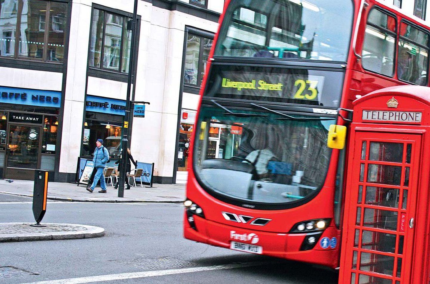 Londoni kaks kõige tuntumat vaatamis­väärsust on kahekordne punane buss ja sama värvi telefoniputka.