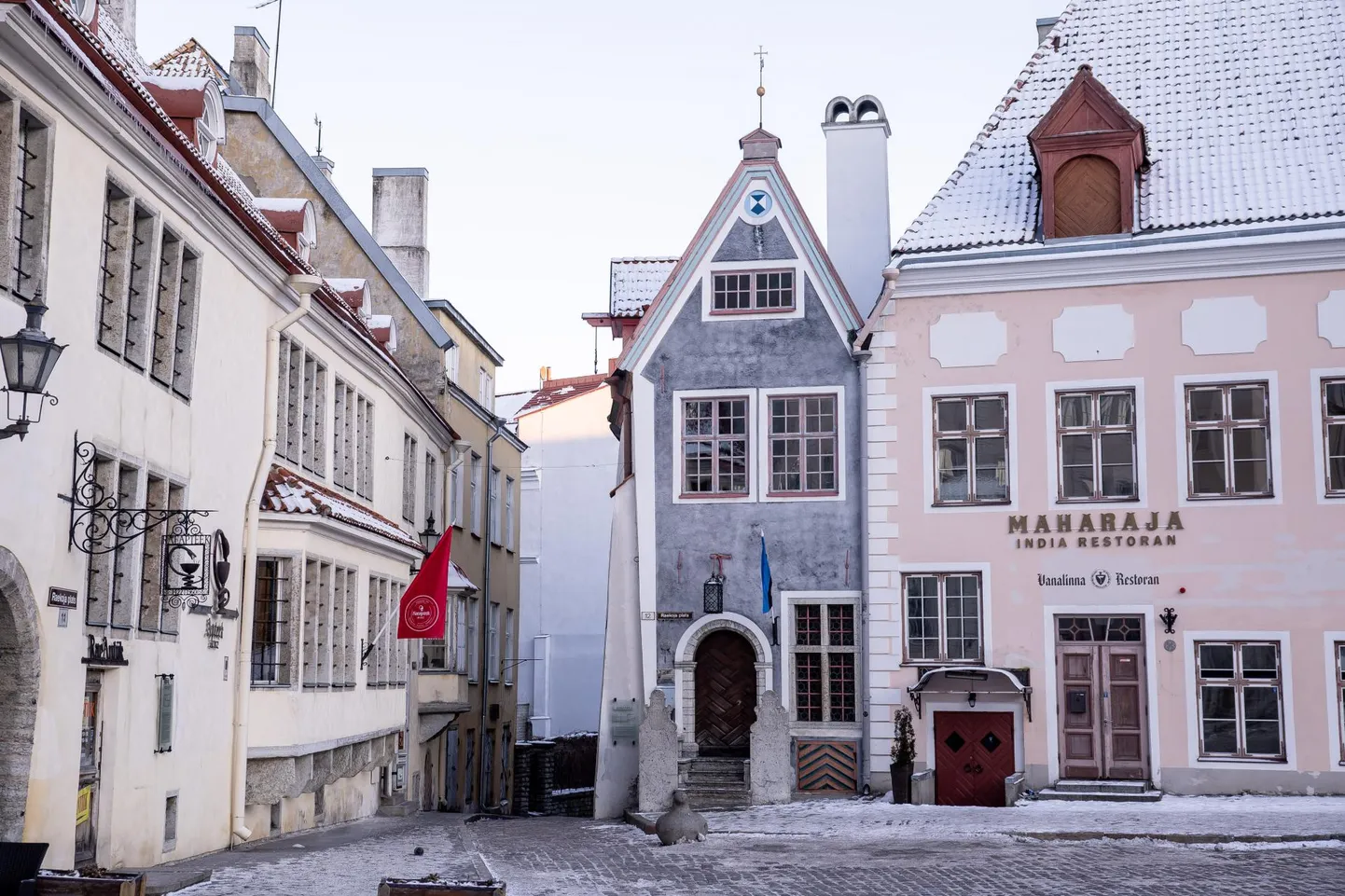 Raekoja plats 12.