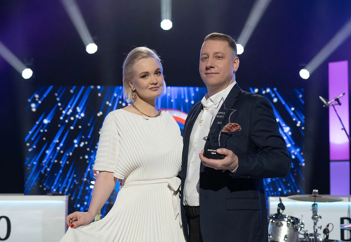 Saatejuhid Alina Zahharova ja Vitali Vesterinen on muusikasaate "Rahvas laulab" neljanda hooaja andekatest osalejatest vaimustuses.