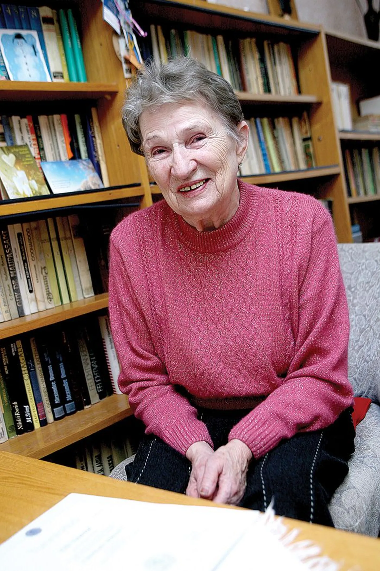 Rõõmsameelne 84-aastane väärikate ülikooli õpilane Elli Saarna kavatseb ka kevadsemestril koolipinki istuda. Sügissemestril käis ta korralikult kõigil kaheksal loengul.