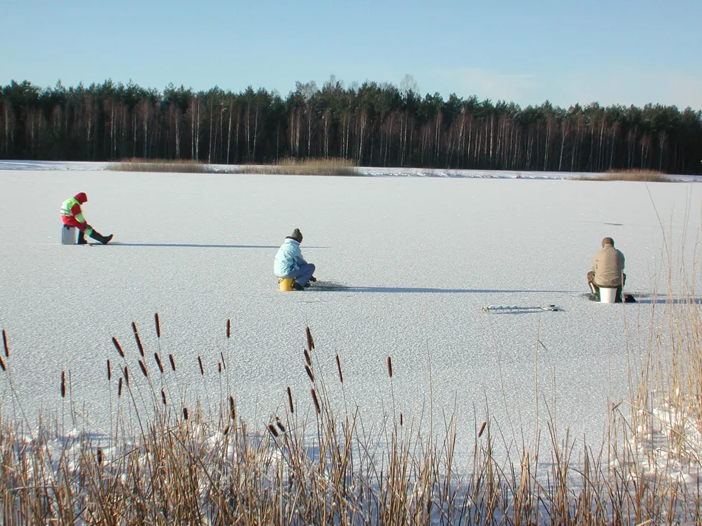Kalamehed Tarbja tehisjärvel.
