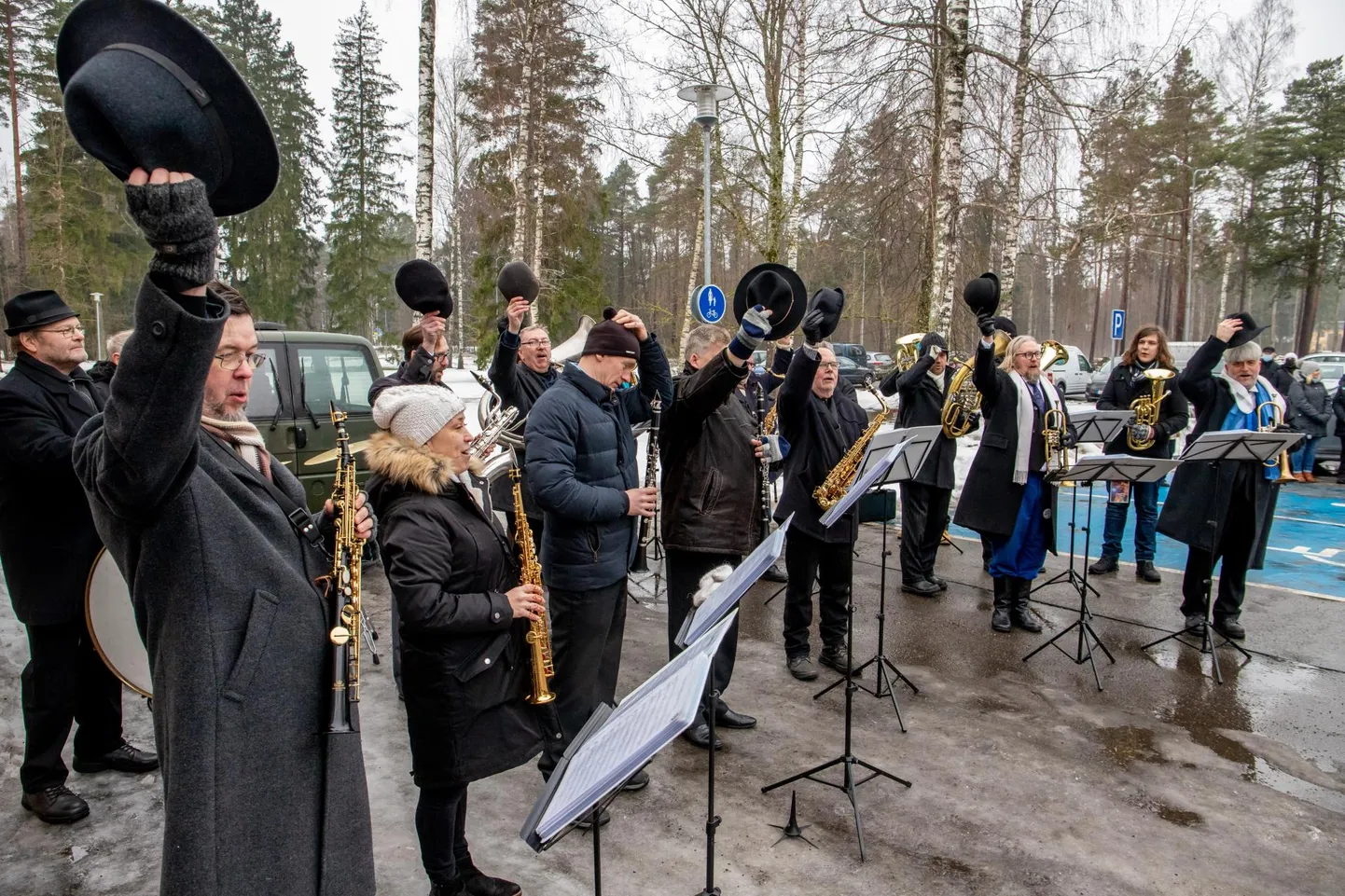 Meeleolu loob pasunakoor Õnn Tuli Õuele.