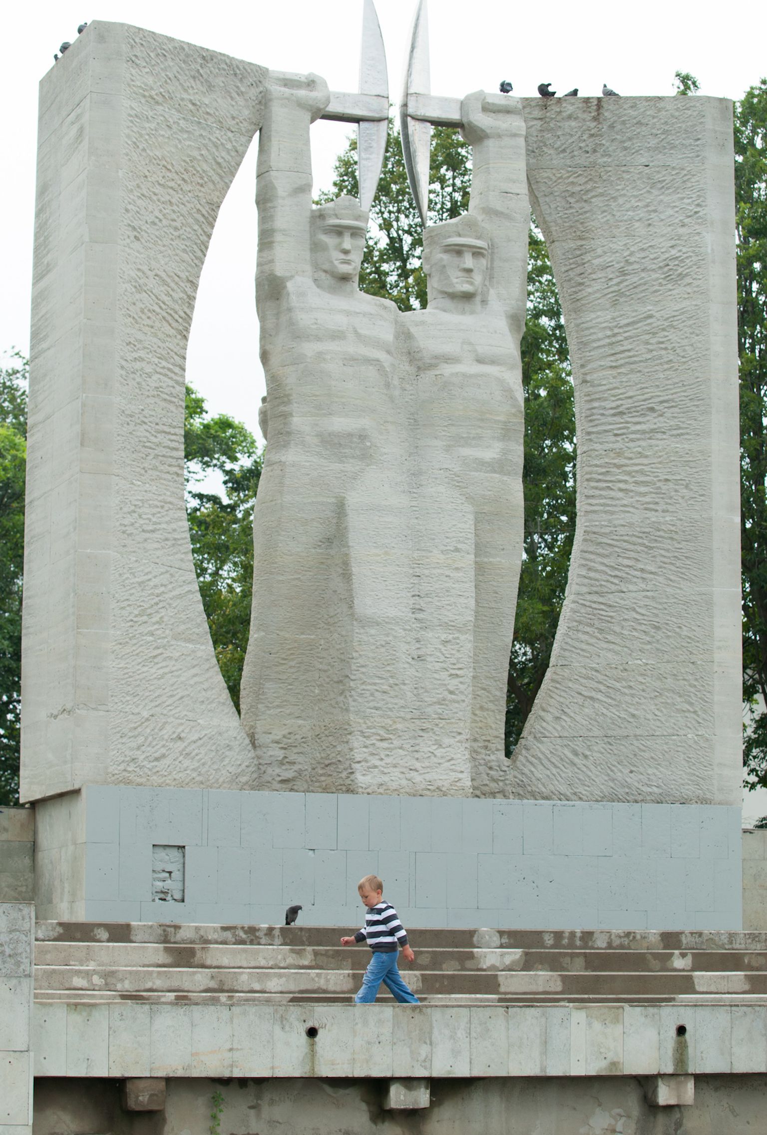 Монумент "Слава труду!" в Кохтла-Ярве.