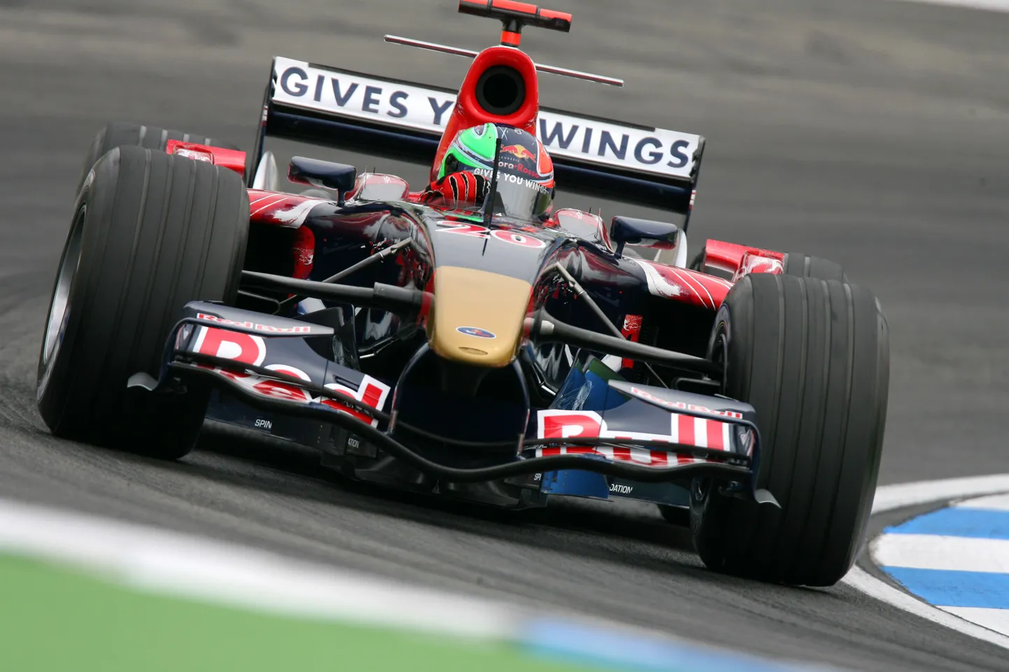 Vitantonio Liuzzi kolm aastat tagasi Toro Rosso roolis.
