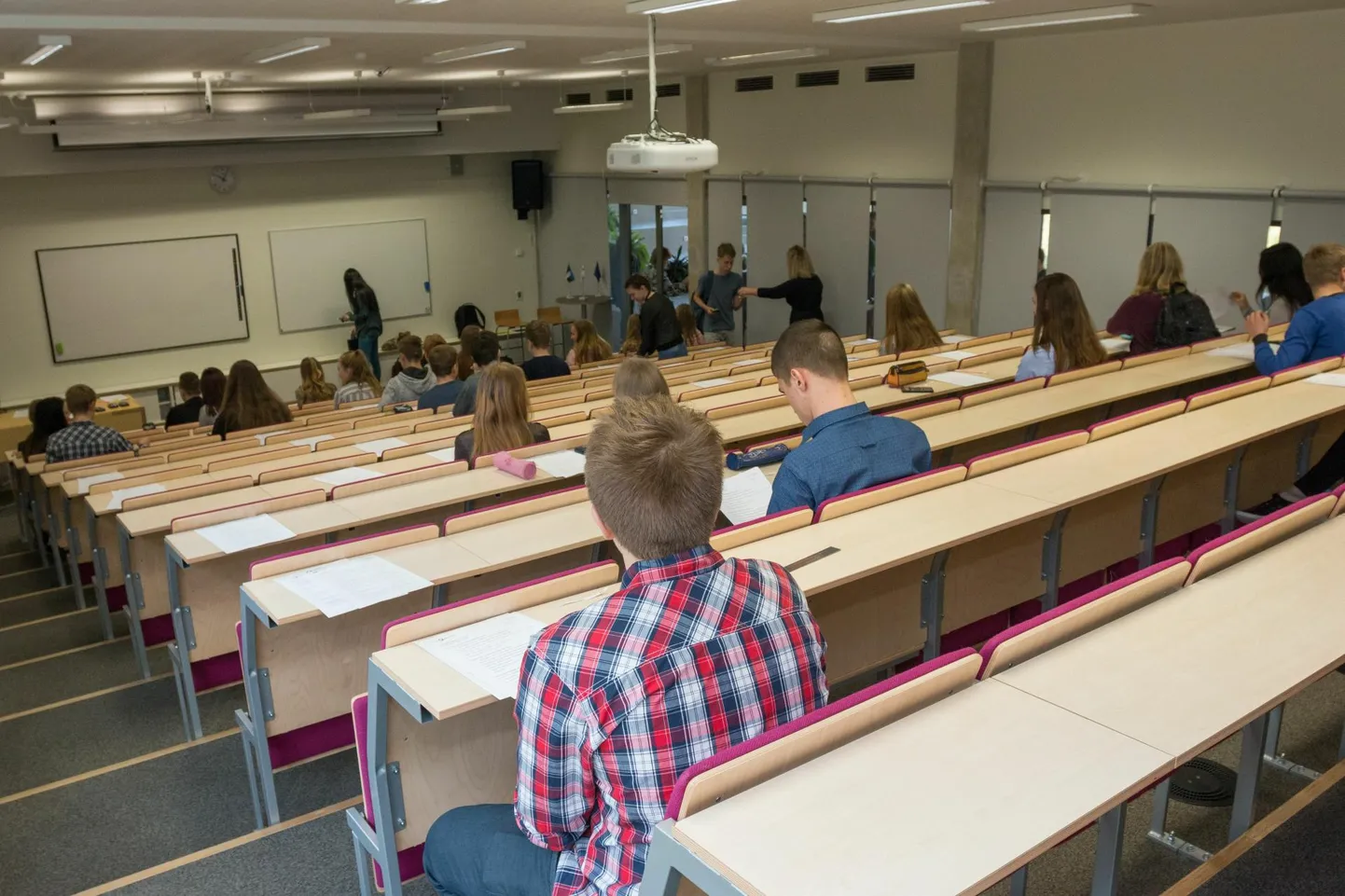 Möödunud aastal tegi Viljandi gümnaasiumisse õppima asumiseks sisseastumiskatseid 271 õpilast.