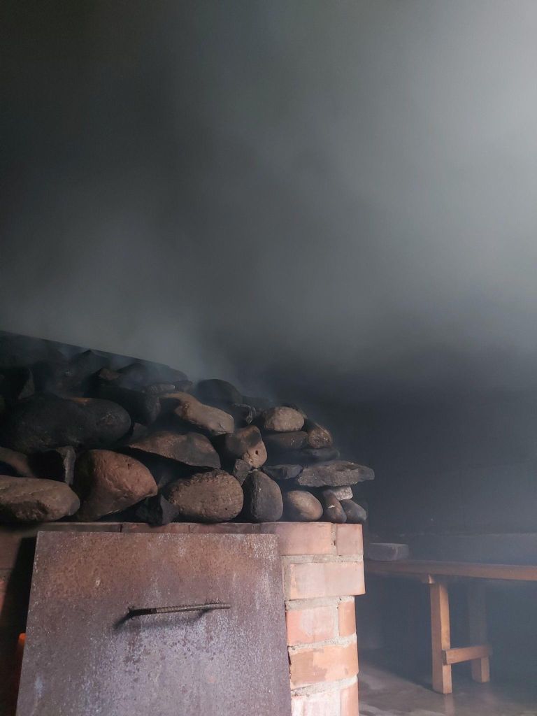Kihnu saunafestivali külastajate lemmikuks osutus Miku talu suitsusaun.