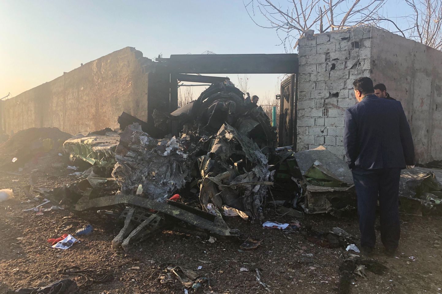 Обломки самолета в окрестностях Тегерана.