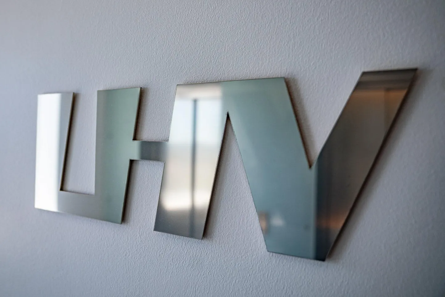 LHV.