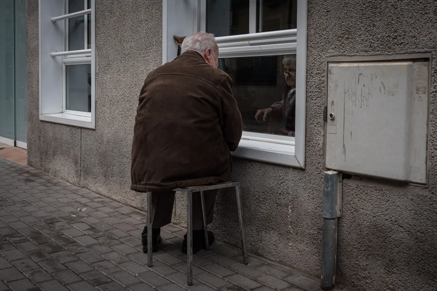 Covid-19 tõttu pidid paljud eakad veetma aega üksi ja nii võivad esmased märgid varajasest Alzheimerist jääda ka lähedastele märkamatuks.