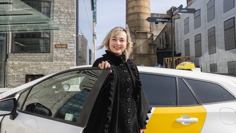 Самая улыбчивая женщина-таксист в Таллинне откровенно о работе: бывает ли страшно за жизнь?