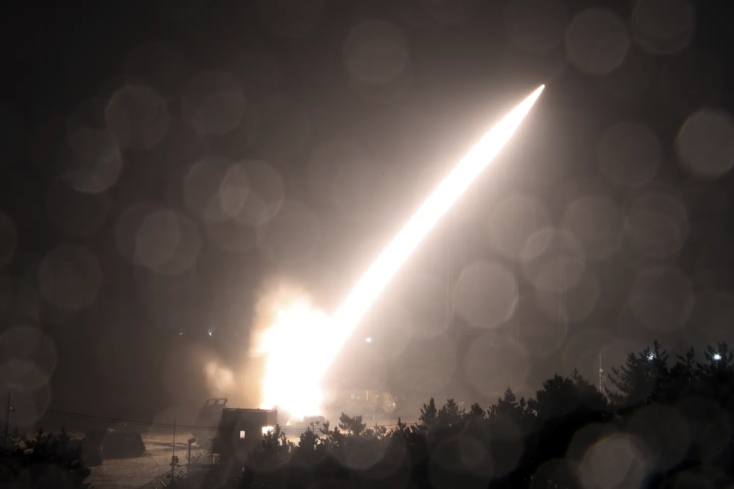 Запуск ракет ATACMS