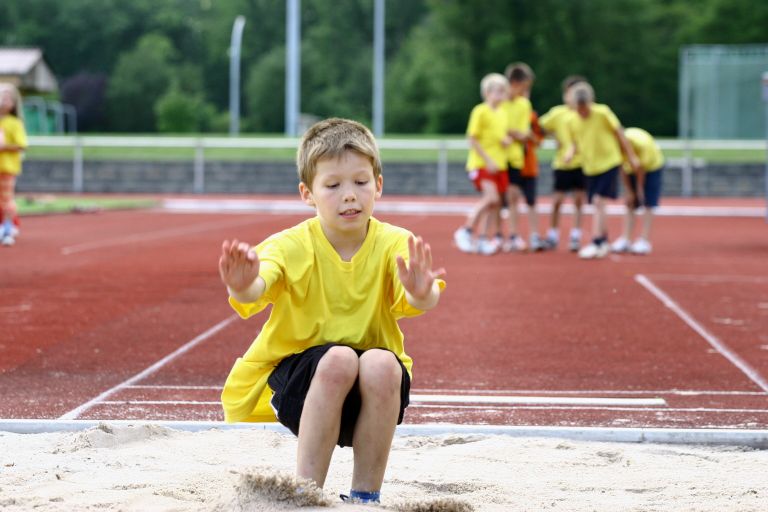Активным детям просто необходимы спортивные секции для выплеска энергии.