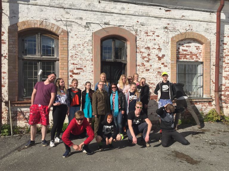Tõstamaa noored külastasid Pärnu vangla põgenemistuba.