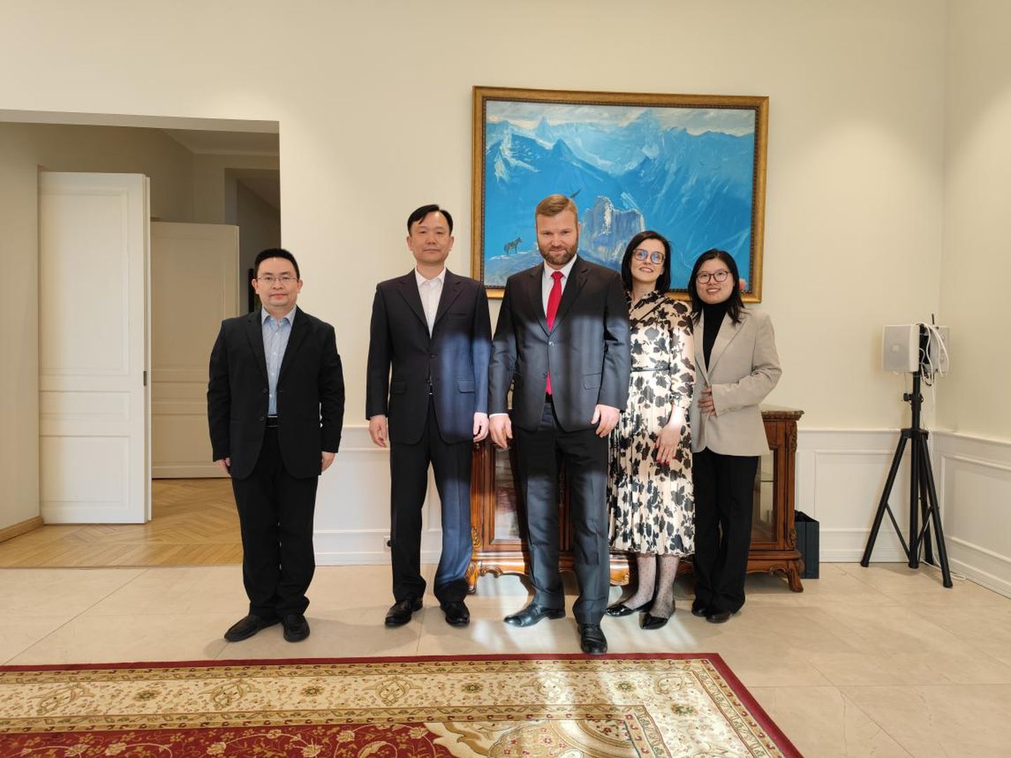 Lauri Laats kohtus Hiina suursaatkonna uue asjuriga.