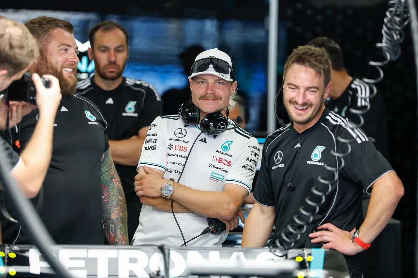 Valtteri Bottas (keskel).