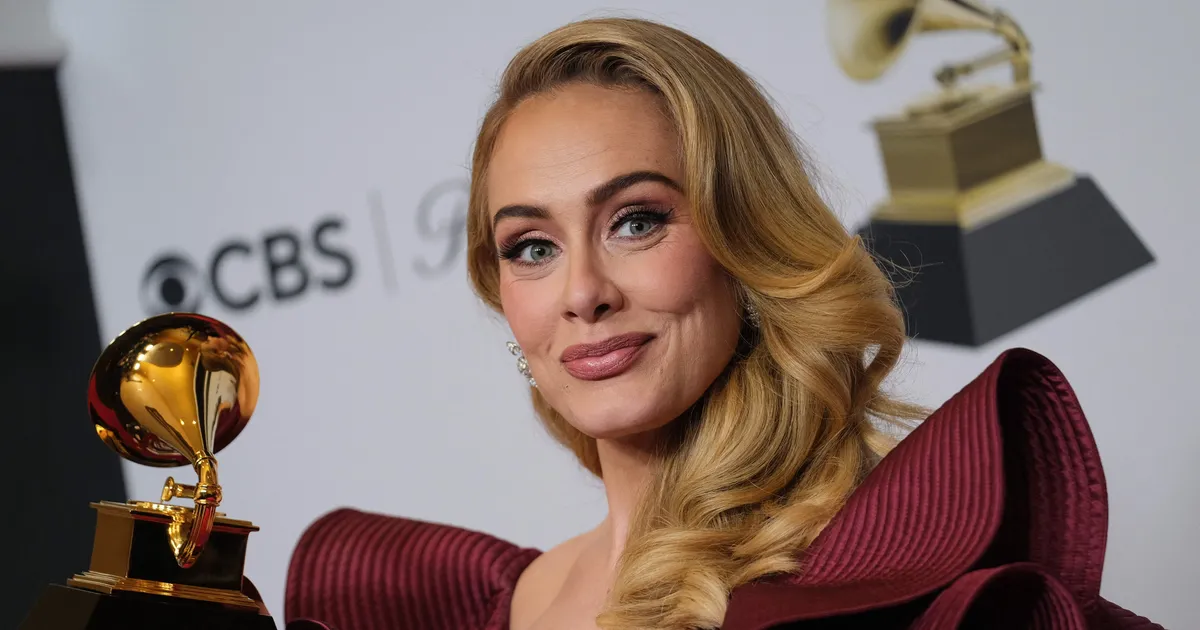 SEGAV FÄNN AJAS NÄRVI MUSTAKS ⟩ Lauljatar Adele: kas te olete idioot!?