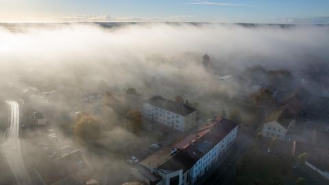 Laupäeva öösel tekib Mandri-Eestis udu, sünoptikud hoiatavad tormise nädalavahetuse eest