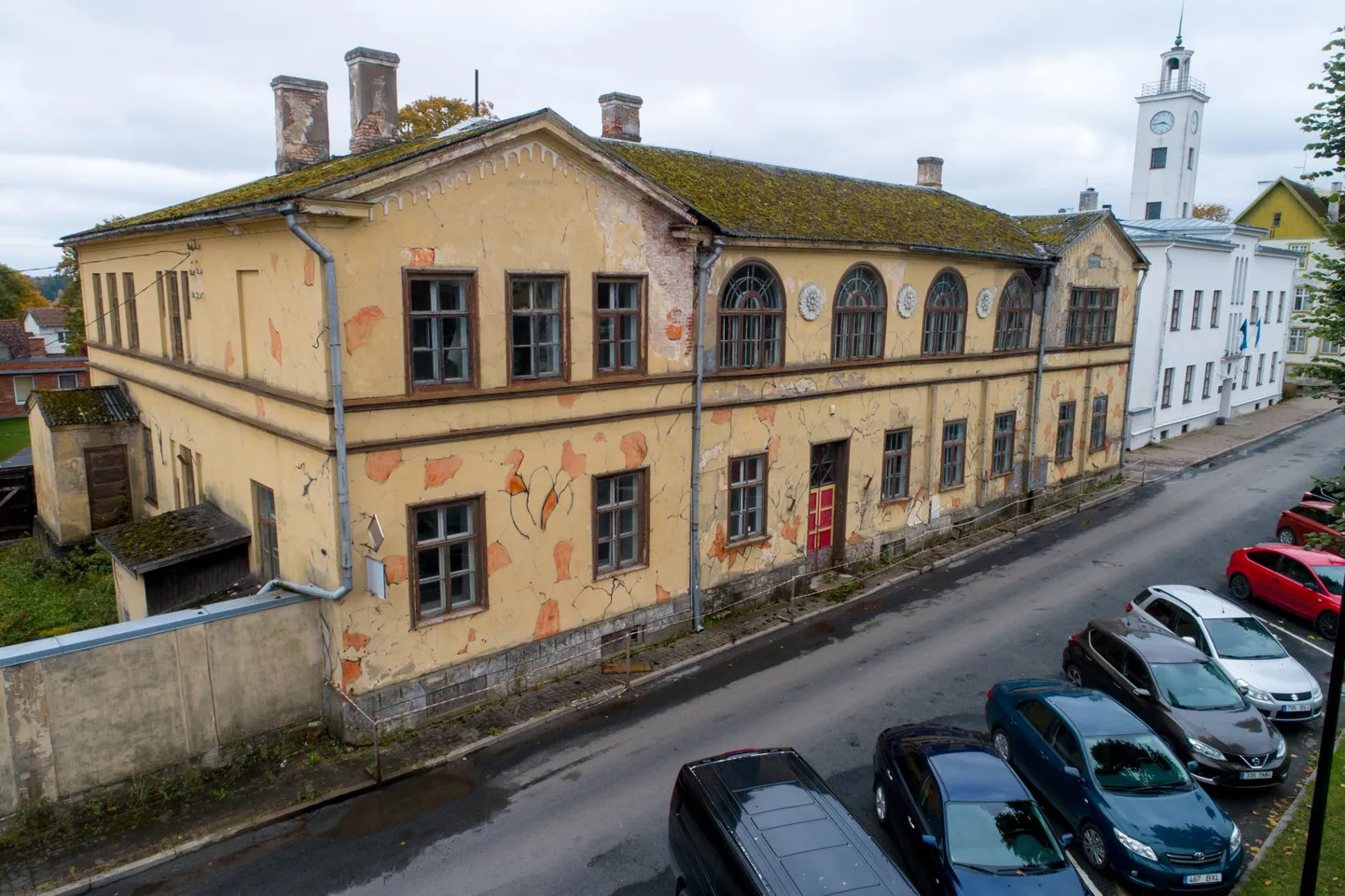 Linnu 4/4a kinnistu, millel seisab kunagine koolihoone, võib saada uue hoonestaja.