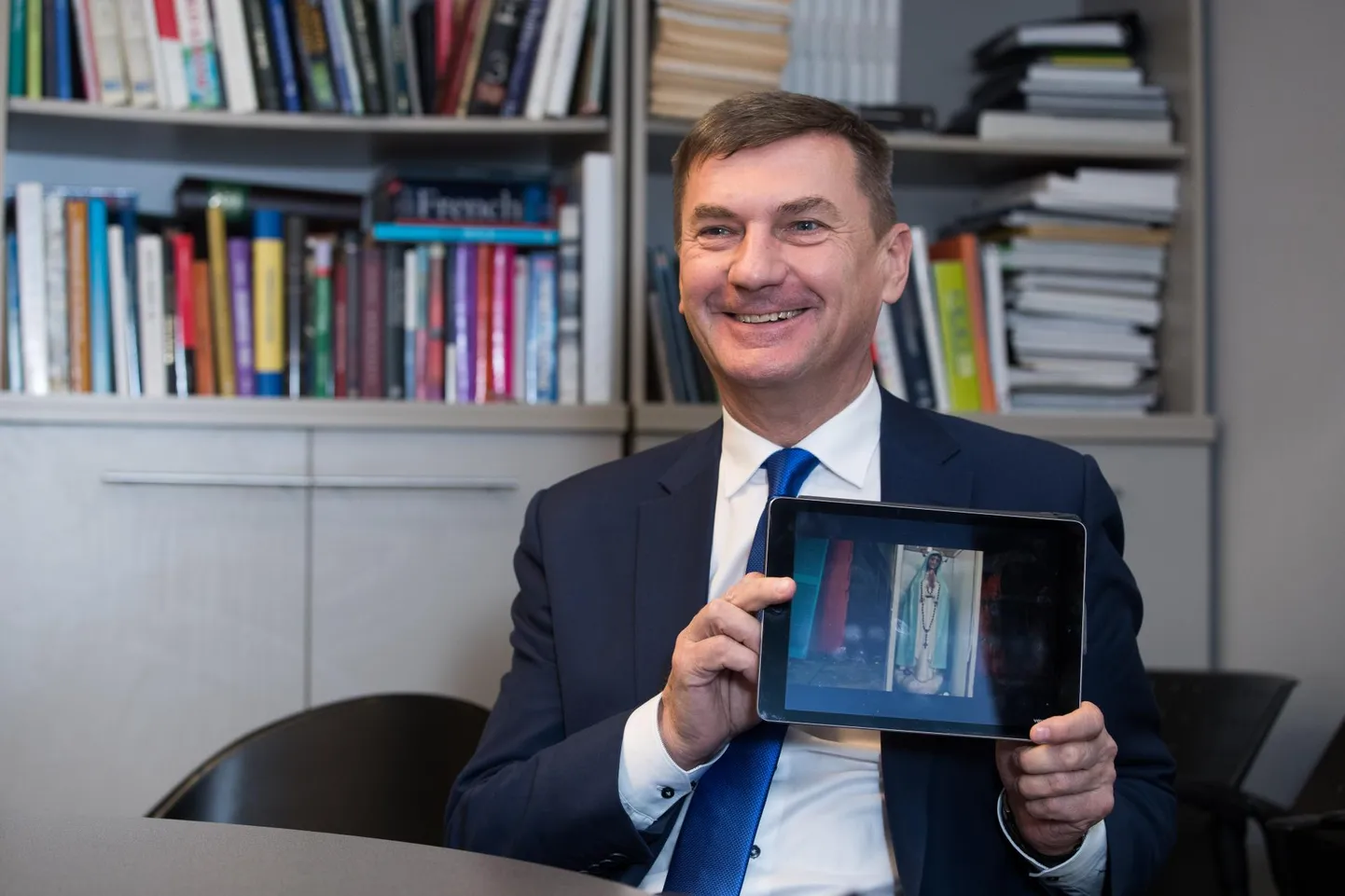 Andrus Ansip pani Youtube&#39;i puudutavast direktiivist rääkides mängima kõigi aegade vaadatuima loo selles keskkonnas, praeguseks üle kuue miljardi kliki saanud Luis Fonsi «Despacito».