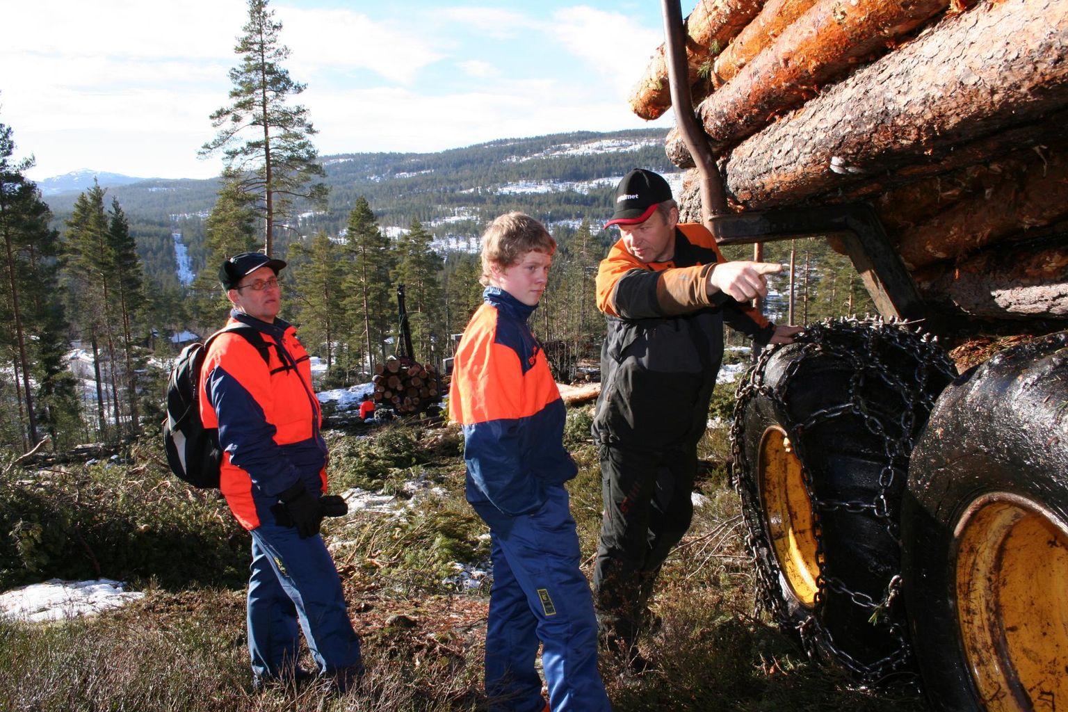 Tihemetsa metsandusõpilased käisid praktikal Norras kutseõpet andvas koolis.