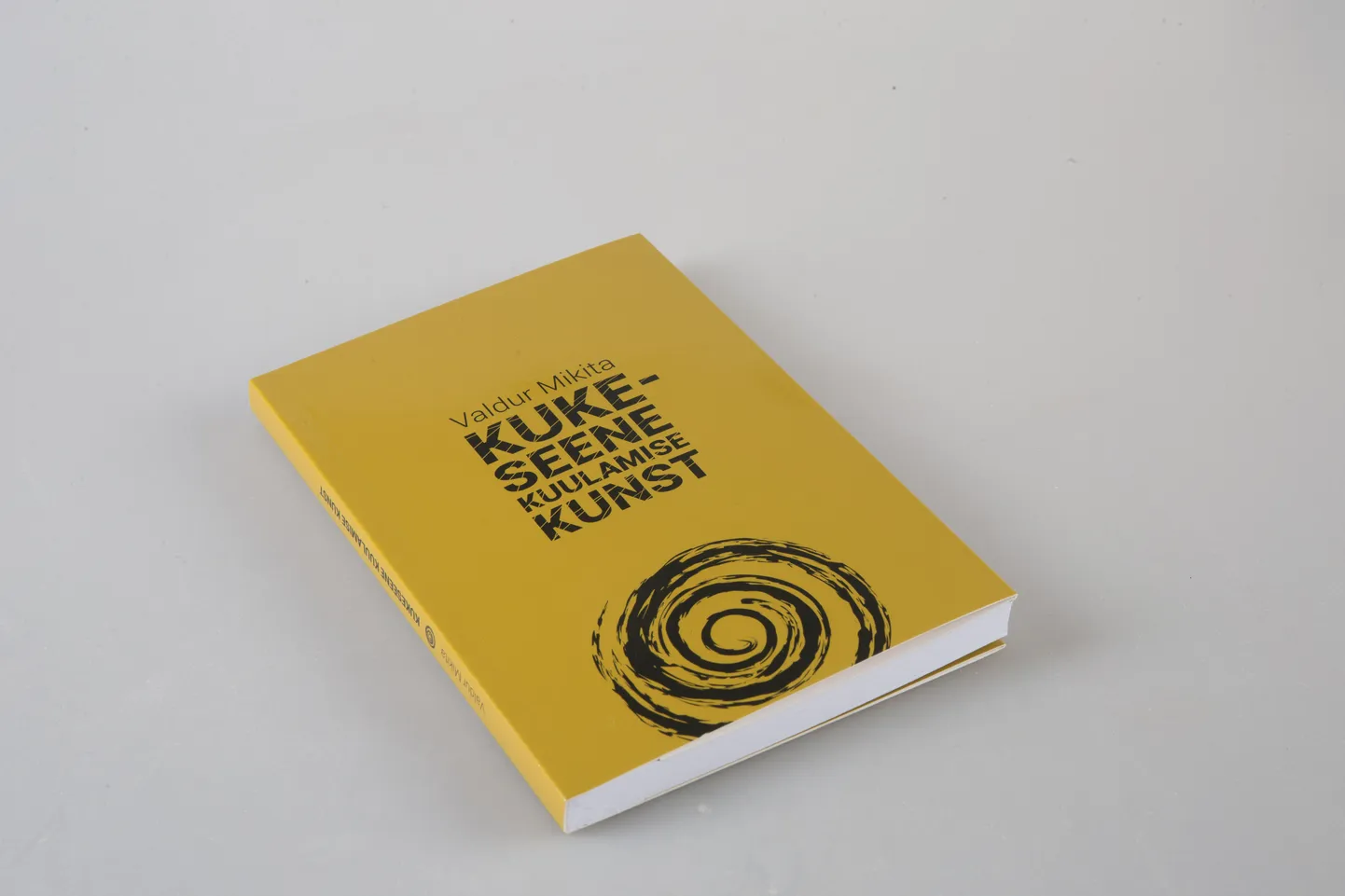 Valdur Mikita "Kukeseene kuulamise kunst"