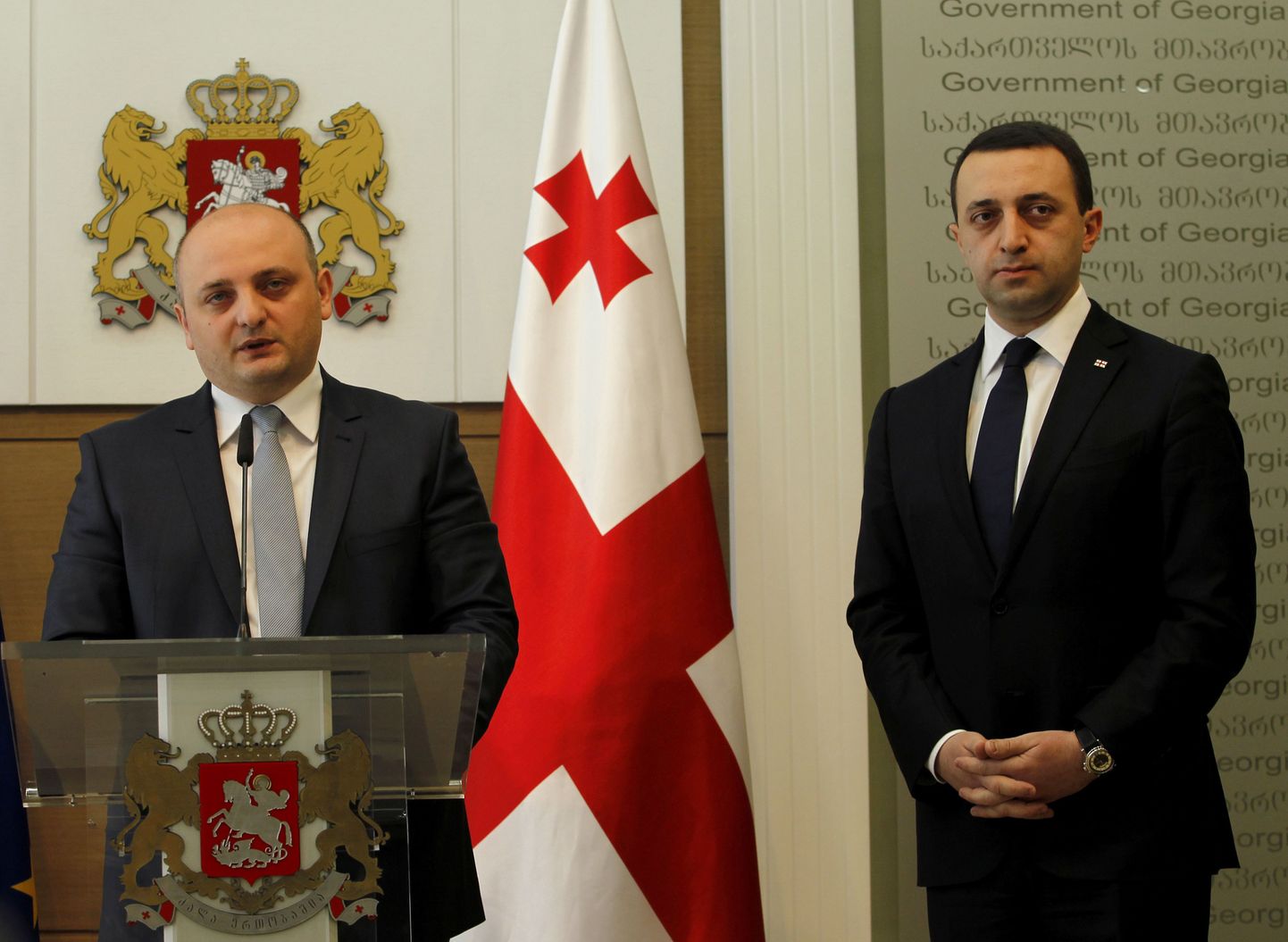 Gruusia uus kaitseminister Mindia Džanelidze (vasakul) ja peaminister Irakli Garibašvili.