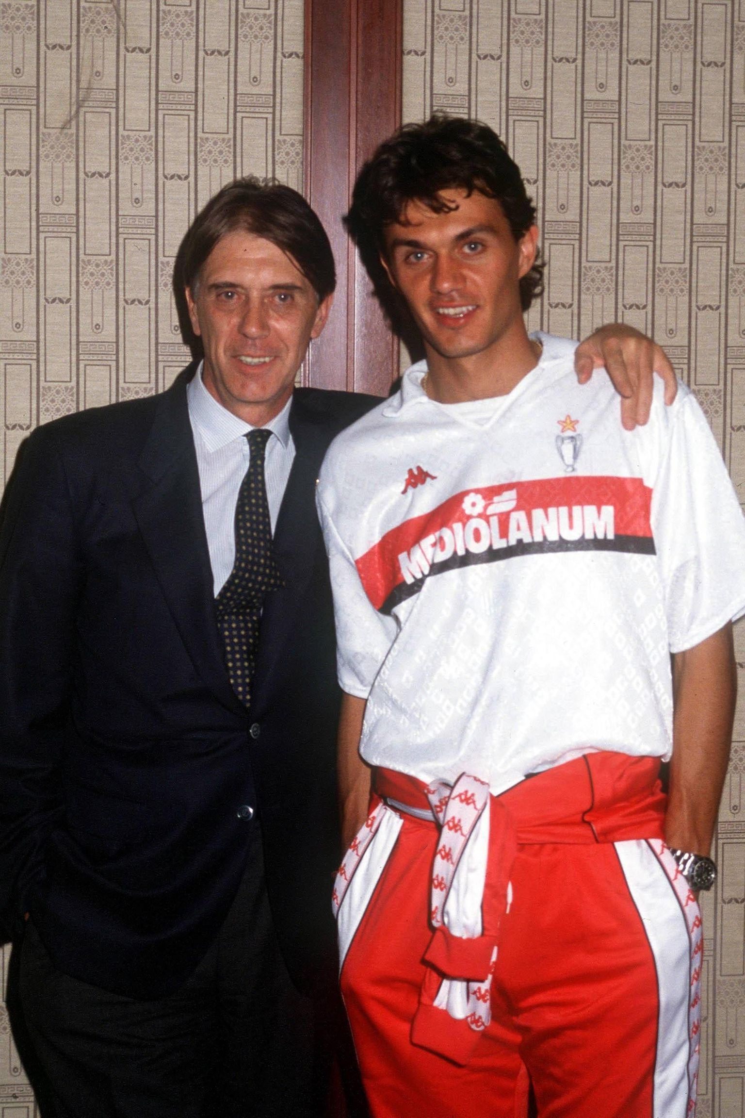 Paolo Maldini (paremal) 1990. aastal koos treenerist isa Cesarega.