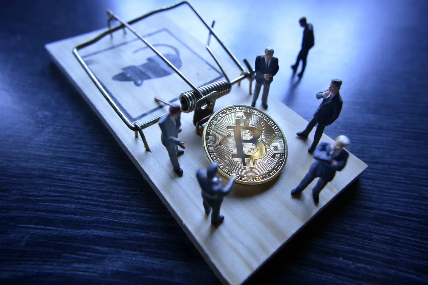 Kui eelmise aasta detsembris oli bitcoin’i ühiku väärtus 19 000 dollarilt, siis praeguseks on see langenud alla 8000 dollari ning paljud eksperdid 
kahtlevad selle elujõulisuses.