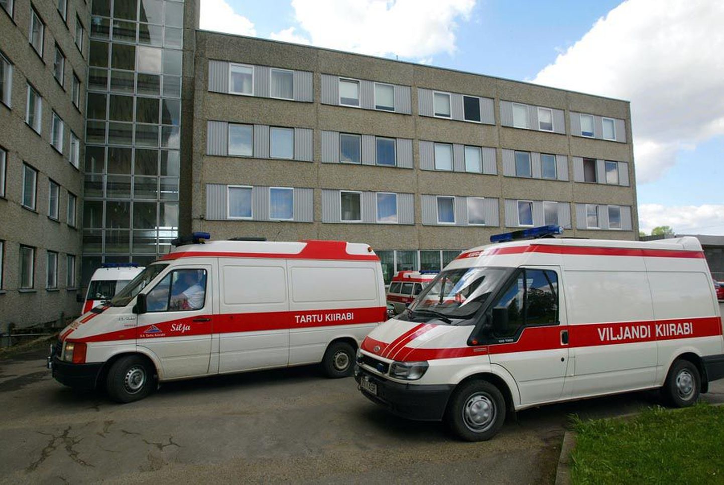 Esmaspäevast hakkab Viljandimaal kiirabiteenust pakkuma Tartu kiirabi, kuid sisuliselt jääb abivajajale kõik samaks. Muutub vaid kiri autodel ja need kolivad haigla juurest kesklinna uue veetorni juurde.