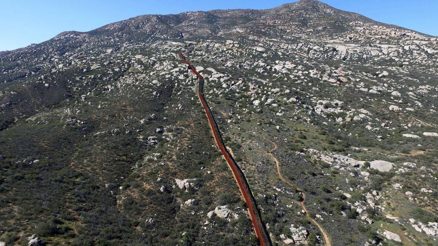 Praeguse piirimüüri lõik Tecates.