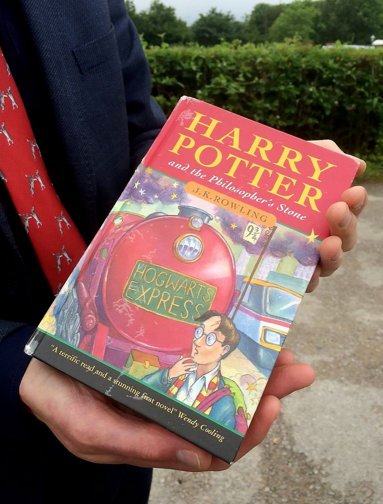 «Harry Potteri ja tarkade kivi» esmaväljaanne.