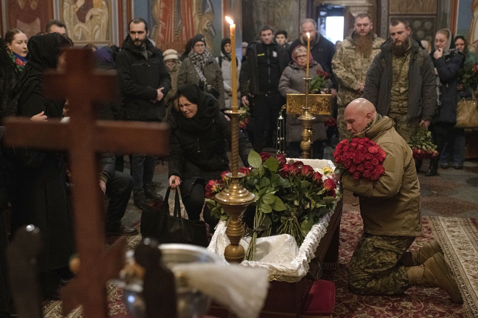 Ukraina langenud võitleja Serhi Mõronovi matused Kõjivis. Kohal lähedased, sõbrad ja relvavennad. 23. november.