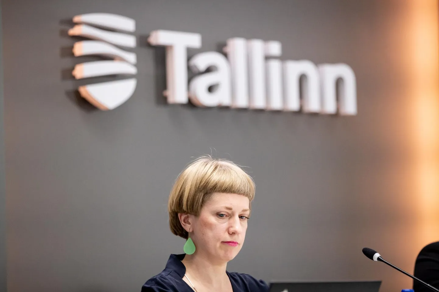 Linnaplaneerimise valdkonda juhtiv abilinnapea Madle Lippus leiab, et Tallinna väikese ringtee ehitamise plaanist tuleks loobuda, küll aga peaks tegelema ringraudtee rajamisega.