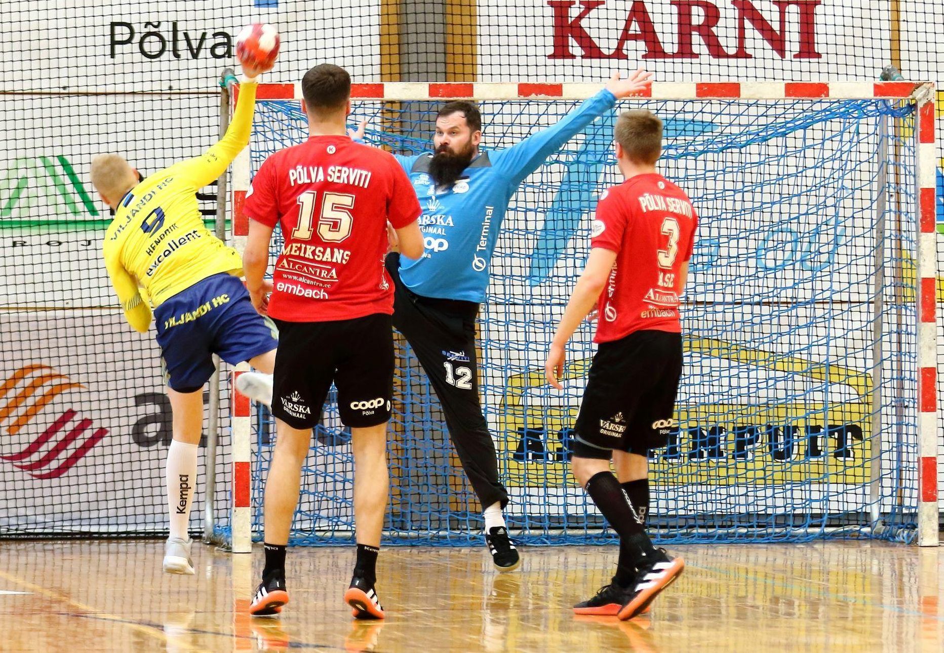 Eston Varusk oli Põlva Serviti väravasuul suurepärases tõrjehoos ning aitas koduklubi tähtsa võiduni Viljandi HC vastu.