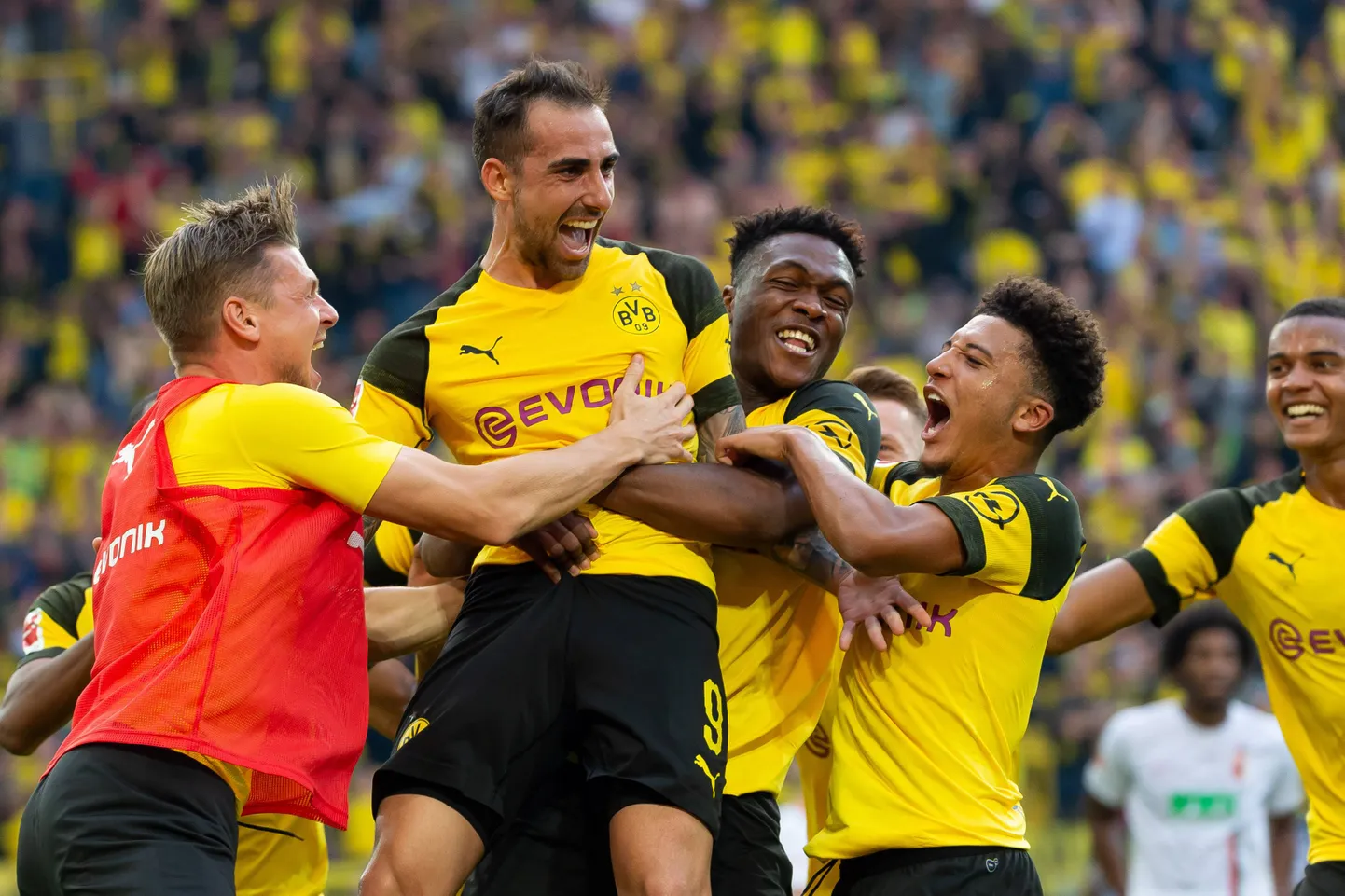 Paco Alcacer (vasakult teine) tõusis kübaratrikiga taas Dortmundi kangelaseks.
